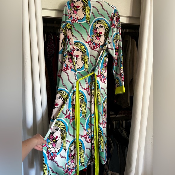 Limited Edition Detox Robe (RuPaul’s Drag Race) - Picture 3 of 7